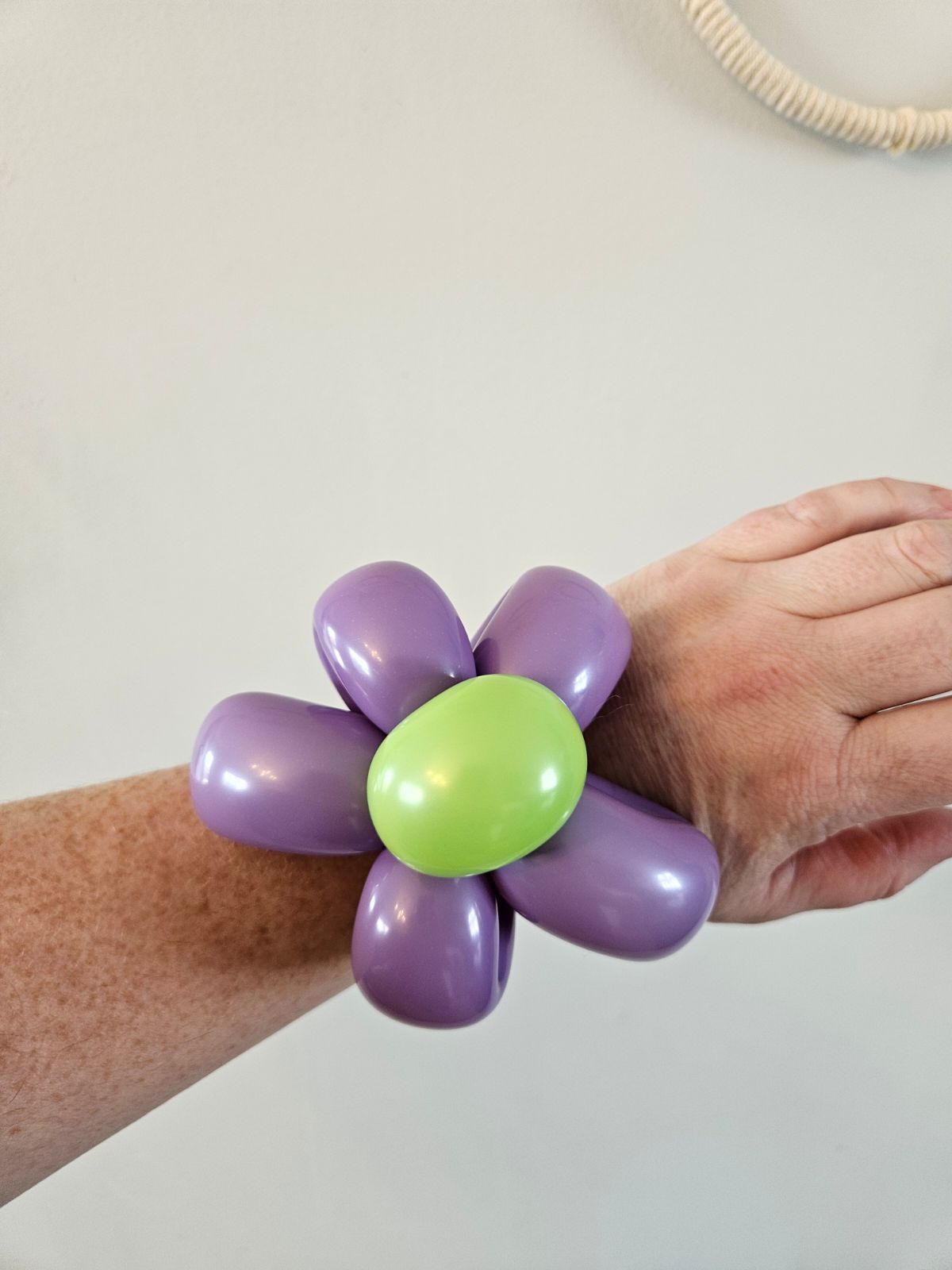 purple flower wrist balloon